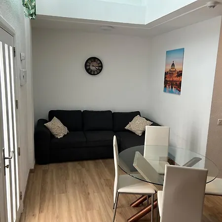 Alondra Park Apartment *