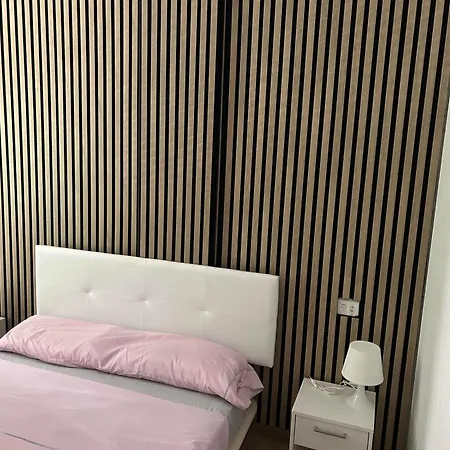 Alondra Park 公寓 *